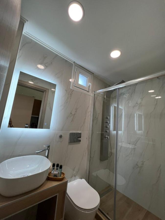Wide Blue Luxury Boutique Suites Неос-Мармарас Екстер'єр фото