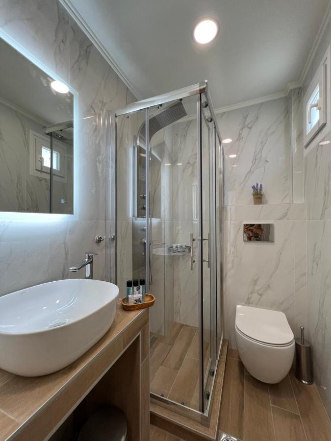 Wide Blue Luxury Boutique Suites Неос-Мармарас Екстер'єр фото