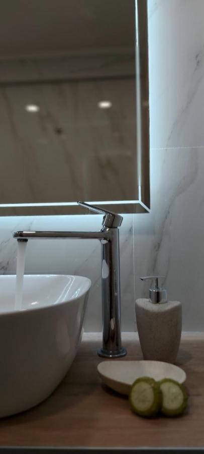 Wide Blue Luxury Boutique Suites Неос-Мармарас Екстер'єр фото