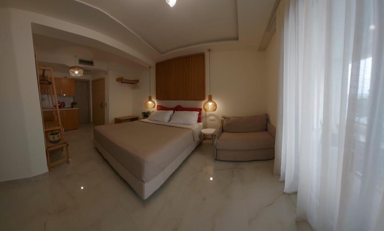 Wide Blue Luxury Boutique Suites Неос-Мармарас Екстер'єр фото