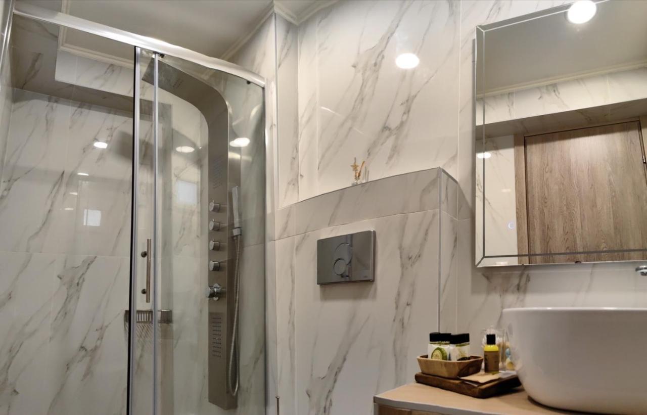 Wide Blue Luxury Boutique Suites Неос-Мармарас Екстер'єр фото