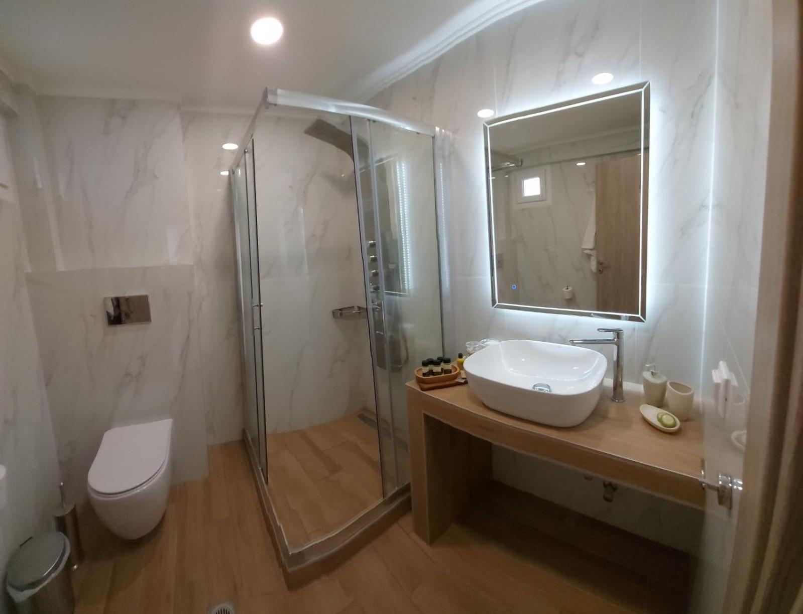 Wide Blue Luxury Boutique Suites Неос-Мармарас Екстер'єр фото